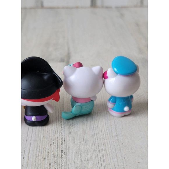 Hello Kitty variety Fantasy Pack Pirates superhero mermaid flight attendant toy - Picture 8 of 9